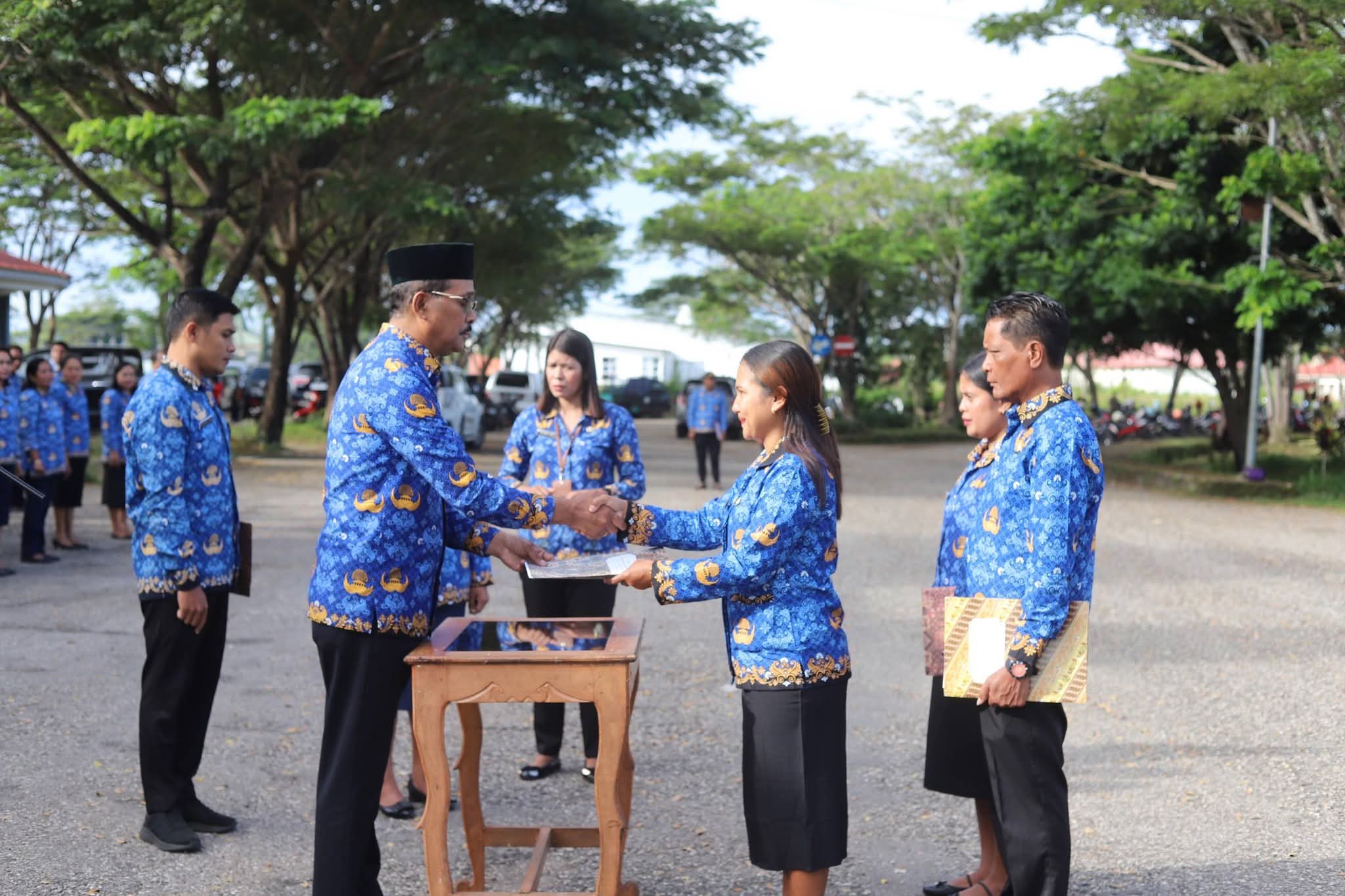 Bupati Sumba Tengah Serahkan SK PPPK Paruh Waktu Tahun 2026