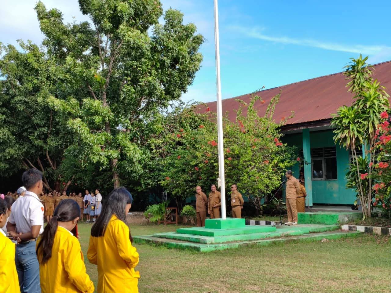 Kunjungi SMA Negeri 9 Kupang, Wagub NTT : Disiplin dan Konsisten Kunci Sukses