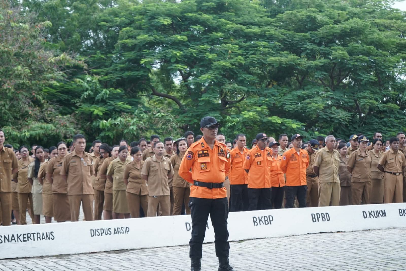 Pimpin Apel Hari Kesiapsiagaan Bencana 2026, Bupati Ratu Wula Tekankan Ketangguhan Kolektif dan Disiplin ASN