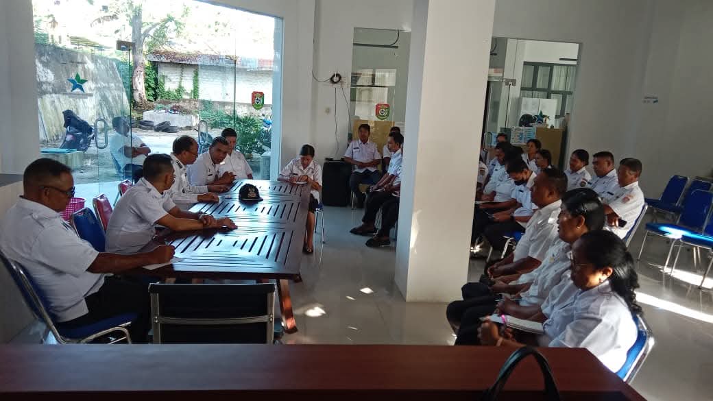 Rapat Kerja di Dinas Perpustakaan, Bupati Sumba Barat Dorong Kerja Disiplin dan Sinergi Antar OPD 