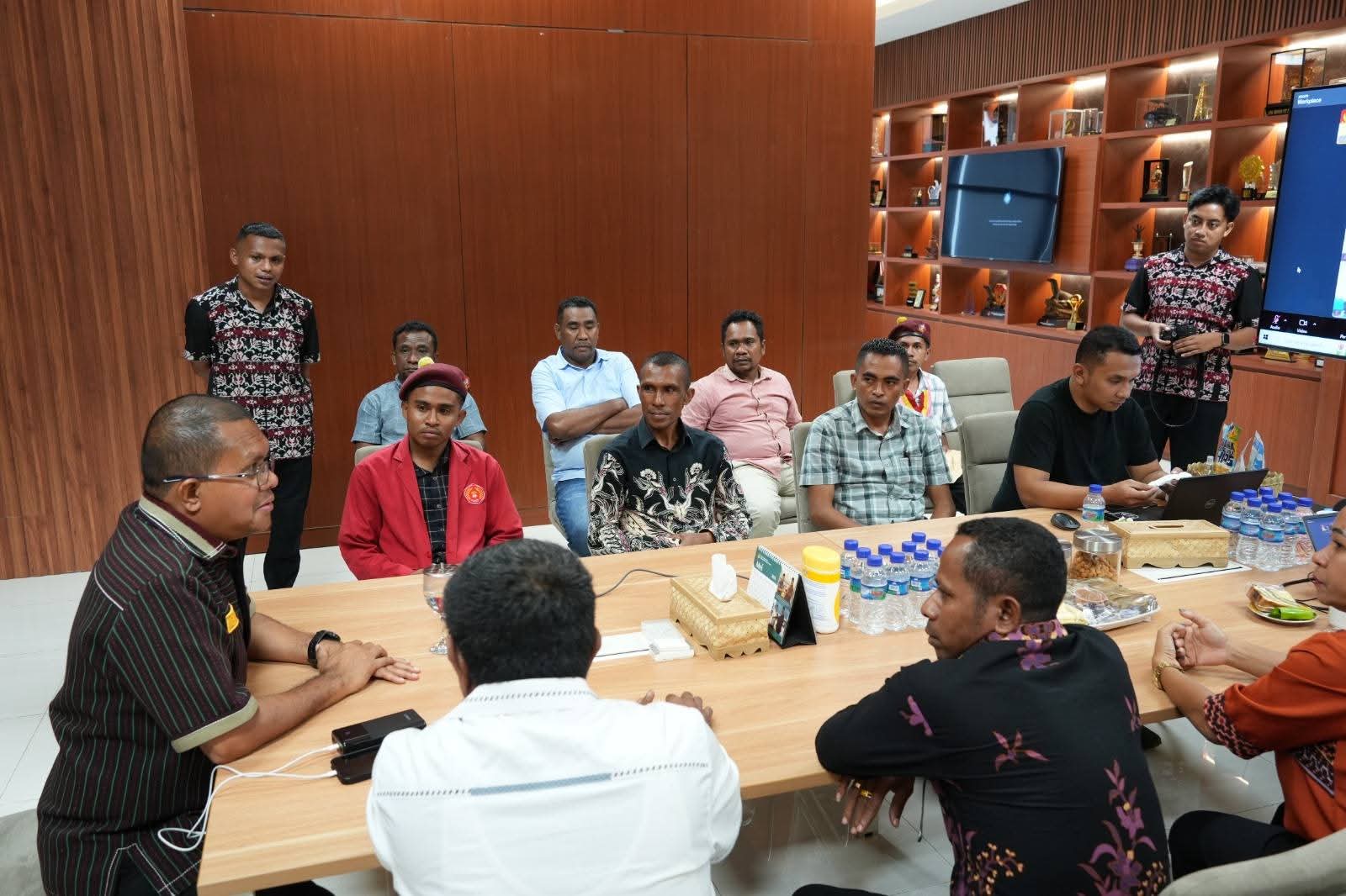 Terima Audiensi dari Ketua Panitia Dies PMKRI Kefamenanu, Ini Pesan Emanuel Melkiades Laka Lena