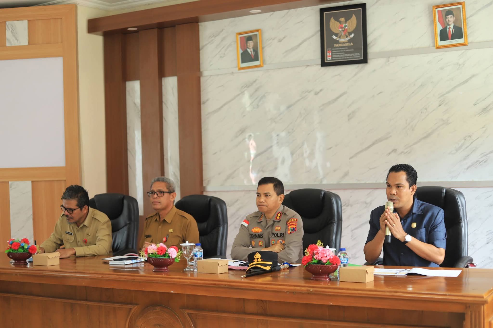 Sekda dan Ketua DPRD Sumba Tengah Pimpin Rapat Koordinasi Persiapan Pengukuhan Mapolres Sumba Tengah