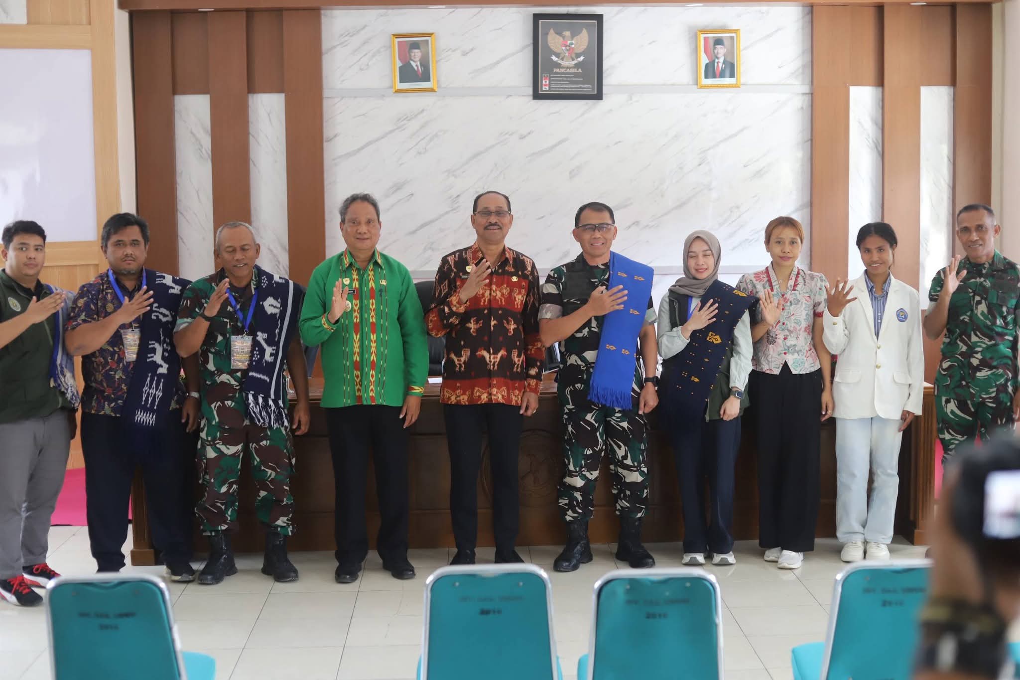 Bupati dan Wakil Bupati Sumba Tengah Terima Kunjungan Tim Peneliti Program Bakti SESKOAD TNI AD