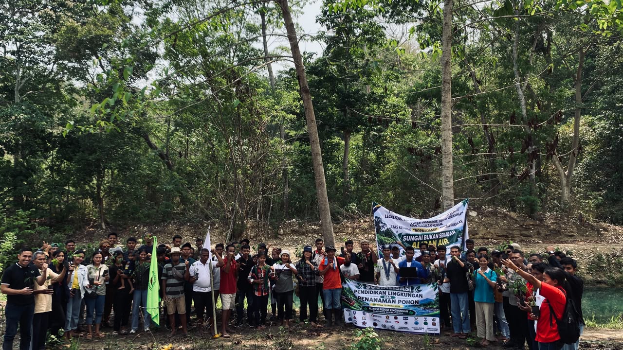 GAMKI Kabupaten Sumba Tengah Bersama Aliansi Masyarakat Peduli Lingkungan Gelar Sosialisasi Pendidikan Lingkungan dan Penanaman 600 Pohon di Kali Pamalar